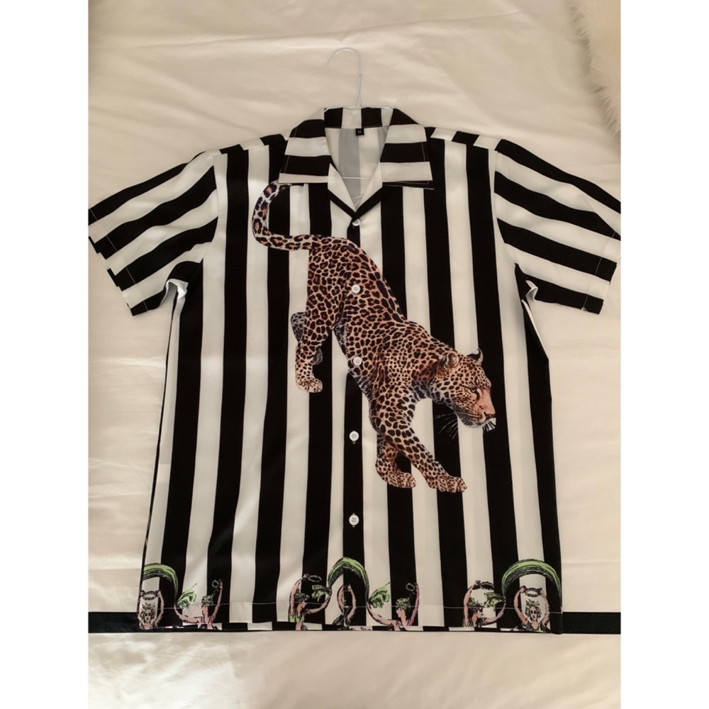 M Mens Casual Button Down Shirt.